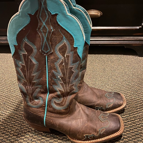 Ariat Cowboy Cowgirl Boots - Picture 2 of 6